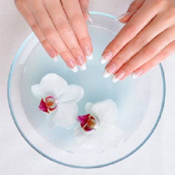 GLOWS NAILS & SPA - dipping powder